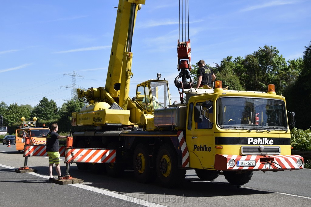 LKW in Boeschung A 3 Rich Frankfurt Hoehe Roesrath Lohmar P070.JPG - Miklos Laubert